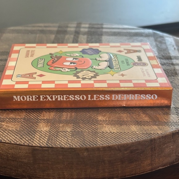 Red and Cream Eyeshadow Palette with Versatile Shades - Picture 6 of 6